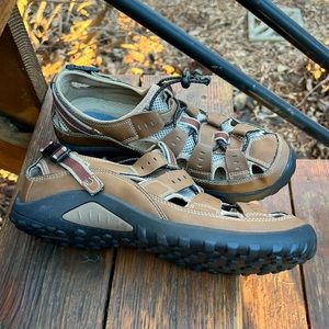 DOCKERS TAN FISHERMAN HIKING TRAIL SANDALS SIZE 11